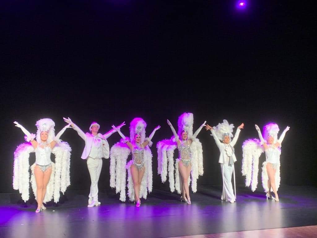 Les swing girls and boy