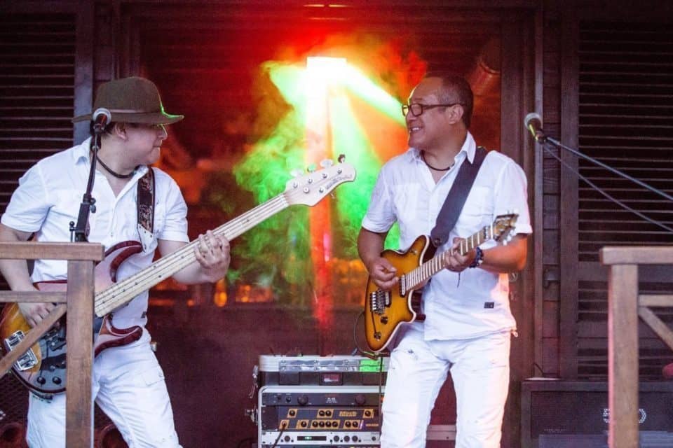 LOS SHAMANES